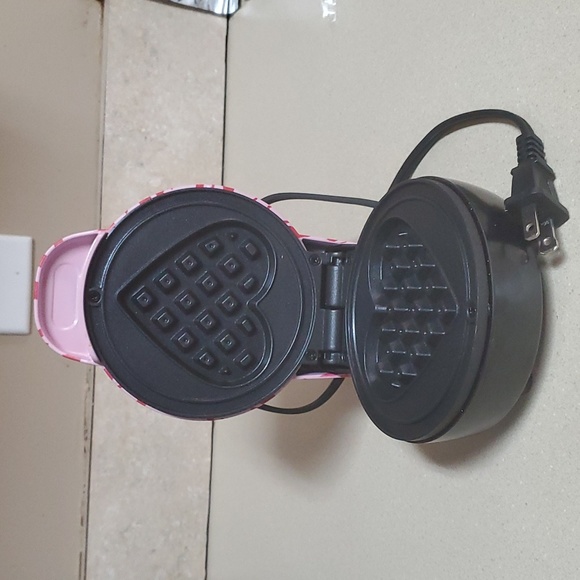 Bella Mini Heart Waffle Maker - Picture 3 of 5